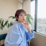 Yumi Wakatsuki Instagram - . そういえば載せてない写真あった。 #oggi よりオフショット . シャツは可愛いよね、可愛いけど シワと戦う勇気だけ必要だよね。笑 人生覚悟を決めて、最高に洒落ていきたいよね。 . #若月佑美