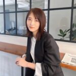 Yumi Wakatsuki Instagram - . 寒暖差凄い！！最近は特に 朝お布団から出るのがきちぃです😭 いや、その後の着替えも億劫。。 皆様は無事ですか？ 風邪とかにだけは気をつけてお過ごしください！！ . #oggi 連載撮影中オフショ。 普段よりも少し 大人でエレガントな自分にしてもらえて 沢山学びがある☺︎ . 優しくて温かくてかっこいい 見た目も中身も素敵な人になれるよう 頑張ろ。 . #若月佑美