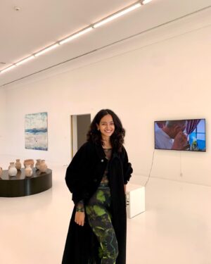 Yumna Al-Arashi Instagram - My works 13769 / ملح are part of the current exhibition “vertrauen (trust)” at @helmhaus_zuerich until November 13th 2022. 

Thank you to the sweetest @lisellohntsich for dressing me up for this v cute moment 🫶

Thank you @fazweiny and the whole team at Helmhaus ✨