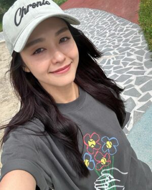 Yun Liu Instagram - ‘
四打一的姐妹聚
霹靂嬌娃樹狀圖可以繼續畫下去了

也報上妳/你們的小團體名號來