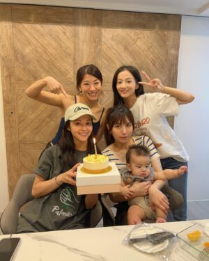 Yun Liu Instagram - ‘
四打一的姐妹聚
霹靂嬌娃樹狀圖可以繼續畫下去了

也報上妳/你們的小團體名號來
