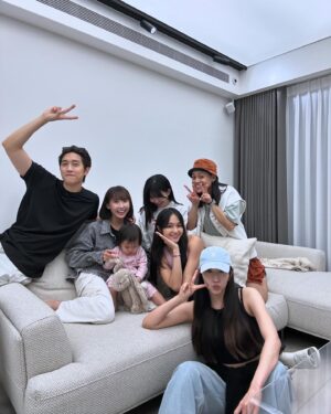 Yun Liu Instagram - ‘
初訪小粿醬一家
距離上次集合已經不可考
一樣可以笑一整晚❤️
