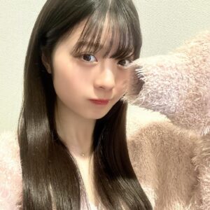 Yuna Hoshino Instagram - CLAYGEのシャンプーがリニューアルしてて
ボトルがとっても可愛くなってた🩶
丸くて置いてるだけで可愛い(◦ˉ ˘ ˉ◦)
このシャンプーはサラサラになるし
香りも本当に良い香りすぎて
洗っている時もドライヤーしてる時も
幸せ……🩶
LOFTとかに置いてるので
お揃いで使ってみてね〜!!

#PR
#CLAYGE
#New_CLAYGE
#クレージュ
#実感型スパ
#シャンプー