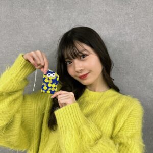 Yuna Hoshino Instagram - 新しいことにチャレンジする人が、痛みに邪魔されず自分らしさを思う存分発揮してほしい💪🏼❤️‍🔥
そんな思いが込められたEVEのキャンペーンで、
お友達に痛みを気にせず楽しんで活躍できますように！っていう想いを込めて「お守りEVE」でお守り型のミニポーチを選んだよ〜！！
EVEがおすすめしているみたいに、いざという時のために痛み止めとポーチを持ち歩くのもいいよね！
100種類以上の柄から選ぶことができて、お守りの名前も自分でつけることができるのでみんなもお守りEVEに応募して周りの人のためにお守りポーチを選んでみてね💛

 #PR #お守りEVE  #イブ解熱鎮痛薬シリーズ  #指定第2類医薬品
