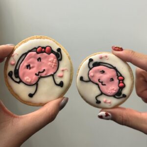 Yuna Hoshino Instagram - たいっへん遅くなりましたが、
「ももいろ歌合戦2023→2024」ありがとうございました！

白組という事で全身真っ白な可愛い衣装🕊‎🤍
ヘアメイクも可愛くしていただきましたっ！
うれちぃ‪⸝⸝> ̫ <⸝⸝

本当にこれまでにないくらい緊張して、
足も手もガクガクに震えて上手に歌えなかったけど、
すごくいい経験をさせてもらえたなと感謝しかないです！

アーティスト活動がスタートしてから
まだ1年も経っていない未熟者が
こんなに素敵なステージに立てれたのは、
皆さんの応援のおかげです！
本当にありがとうございます！

またもし立てるような機会があれば
別人と思って貰えるように、成長して帰って来れるように。
日々トレーニング頑張ります！

配信でも会場でも応援してくださった方、
とても心の支えになっていました！
ありがとうございました！！(.. )"