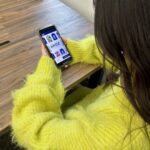 Yuna Hoshino Instagram - 新しいことにチャレンジする人が、痛みに邪魔されず自分らしさを思う存分発揮してほしい💪🏼❤️‍🔥 そんな思いが込められたEVEのキャンペーンで、 お友達に痛みを気にせず楽しんで活躍できますように！っていう想いを込めて「お守りEVE」でお守り型のミニポーチを選んだよ〜！！ EVEがおすすめしているみたいに、いざという時のために痛み止めとポーチを持ち歩くのもいいよね！ 100種類以上の柄から選ぶことができて、お守りの名前も自分でつけることができるのでみんなもお守りEVEに応募して周りの人のためにお守りポーチを選んでみてね💛 #PR #お守りEVE #イブ解熱鎮痛薬シリーズ #指定第2類医薬品