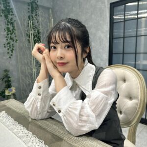 Yuna Hoshino Instagram - 撮影の休憩中や移動中、リラックスタイムにも『エクサガン ケア』を使ってケアしてます！☺️
スマホを見ていて疲れた時に肩やるとめっちゃ気持ちいい！

カラフルでかわいいから、みんなチェックしてみてねっ！
ゆなはパープルだよ〜ん！💜
今ならゆなのサイン入りエクサガン ケアが当たるキャンペーンもやってるから
この投稿にコメントと@doctorair_official をフォローを忘れずにねっ〜👀💜

#PR
#DOCTORAIR
#ドクターエア 
#エクサガンケア