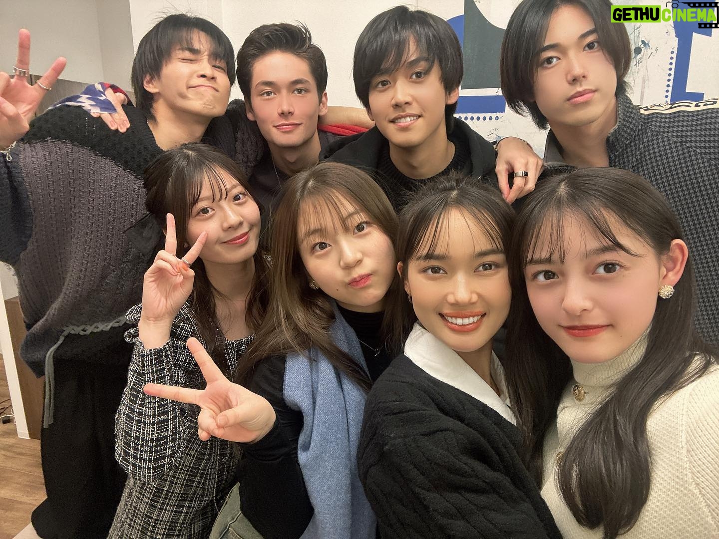 Yuna Hoshino - 3 Likes - 彼オオカミで忘年会&クリパしたよぉ~🐺💜
ちょーど1年ぶりに集まれた!!!
みんないい意味で変わってないし楽しかったなぁ😂
ずっとゲームして話してで長い時間だったのにあっという間すぎて仲良すぎかよってなった😂
次は10人で集まろーね!!🎧🌹
#彼とオオカミちゃんには騙されない
#彼オオカミ
#観てない人は観るしかないよ〜!
#ABEMAへGO!