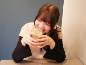 Yuna Hoshino Instagram - 今日はお仕事の空き時間にまったりとカフェに行ってきたぁ〜〜
可愛いレトロぽプリンも美味しかった(,,•﹏•,,)‪‪❤︎‬