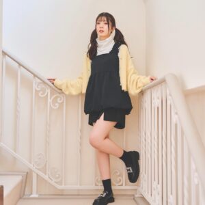 Yuna Hoshino Instagram - @chipclip_official の可愛すぎる推し活コーデ!!
撮影してきたよ~~!!
推しに会いに行く日にぴったりな、ガーリーでふわふわな可愛いお洋服がいっぱいだったぁ🩷
みんなはどのコーデのゆなが好き？🙄

着用コーデは12/16(土)からアベイルで発売でーすっ！
ゆなとお揃いしてね🩷

#PR #avail #アベイル #chipclip #チップクリップ #今を着る