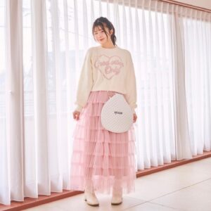 Yuna Hoshino Instagram - @chipclip_official の可愛すぎる推し活コーデ!!
撮影してきたよ~~!!
推しに会いに行く日にぴったりな、ガーリーでふわふわな可愛いお洋服がいっぱいだったぁ🩷
みんなはどのコーデのゆなが好き？🙄

着用コーデは12/16(土)からアベイルで発売でーすっ！
ゆなとお揃いしてね🩷

#PR #avail #アベイル #chipclip #チップクリップ #今を着る