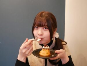 Yuna Hoshino Instagram - 今日はお仕事の空き時間にまったりとカフェに行ってきたぁ〜〜
可愛いレトロぽプリンも美味しかった(,,•﹏•,,)‪‪❤︎‬