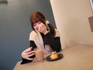 Yuna Hoshino Instagram - 今日はお仕事の空き時間にまったりとカフェに行ってきたぁ〜〜
可愛いレトロぽプリンも美味しかった(,,•﹏•,,)‪‪❤︎‬