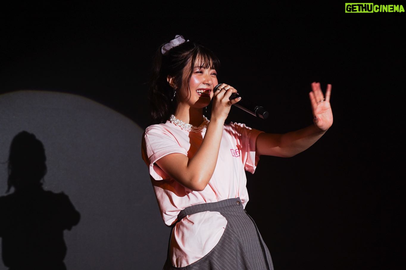 Yuna Hoshino Instagram - 投稿が遅くなってしまってごめんなさい!🙇🏻♀️՞ 11/3に行われた 『星乃夢奈 LAST TEEN BIRTHDAYLIVE ~10代のうちに叶えたい夢~』 ご来場してくださった皆様、 ありがとうございました♡ 約4年ぶりの生誕祭、 久しぶりの生誕祭がまさか"LIVE" だなんて 前の私には考えられなかっただろうな〜💭 やっぱり歌にはまだ自信が持てず、 最初はどうしても緊張しちゃうけど 相変わらず私のファンの皆様は優しくて …😭😭 MCが入る度に、 『ゆなちゃん可愛いよお』『宇宙で1番』とか。笑 沈黙の時間なんて無かったんじゃないかってくらい みんなで造り上げた素敵なイベントになれたんじゃないかなと思います( ´͈ ᵕ `͈ )♥ ))コールアンドレスポンスはまだまだ行けたと思うけどね!!?!?!?!? でもたくさん声は届いてたよ♡ありがと♡ あっという間なお時間で、 2日経ってるのにまだ余韻にひたひたな私です😮💨 切実に戻りたいぃ……! でもたくさんパワーと幸せを貰えたので! これからもいい報告できるように頑張るぞ💪🔥 19歳の抱負や18歳の1年間の感謝は また改めてお誕生日の投稿の時にお話しようと思います…! ビデオレターに参加してくださった方、 そして一緒に盛り上げてくれたスタッフの皆様、 ありがとうございました♡