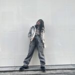Yuna Hoshino Instagram - SHEINで大量に冬用お洋服購入〜☃️ YouTubeではまた別のコーデを紹介してるのでぜひ！そちらも観てください❄️ ほんとにどれも可愛い、、、🤍🤍 クーポンコード:EBSJP011 割引率：お買い上げ金額1～5,999円まではセール価格より15%OFF、6,000円以上は20%OFFが適用ます！ 利用期限：今日〜12月末日 【1コーデ目】 商品名：Honeyspot ランダムパターン ドロップショルダー オーバーサイズ ふわふわニット セーター 商品コード：11981669 商品名：チェーンデコレーション 小銭入れ付き スクエアバッグ 商品コード：11004953 商品名：ブラック エレガント 単色 クラシック レディース ブーツ、ファッショナブル バックファスナー ブーツ シンプルなデザイン 商品コード：7033817 【2コーデ目】 商品名：SHEIN Essnce 3本入り モックネック リブニット セーター 商品コード：5920842 商品名：DAZY レースアップフロント ドロップショルダー Tシャツなし クロップカーディガン 商品コード：23868622 商品名：スクエアトゥ プラットフォーム チャンキーヒール フェイクスエード ソックスブーツ ブラック エレガント 女性向け ファッショナブル 単色 ブーツ 商品コード：11888728 商品名：Honeyspot ハイウェスト フラップポケット カーゴジーンズ 商品コード：14637580 商品名：DAZY バックルのディテール ドロップショルダー テディライン ジッパーアップ ジャケット 商品コード：21354975 【3コーデ目】 商品名：DAZY ジッパーアップ スナップボタン ドローストリング裾 フード付き パッファーコート 商品コード：18219182 商品名：DAZY フォルドプリーツ 腰ポケット ハイウェスト ショートパンツ 商品コード：10456043 商品名：DAZY 文字グラフィック カンガルーポケット ドロップショルダー ドローストリング パーカー 商品コード：22142499 商品名：1個 クラシックレター刺繍野球帽、帽子のつばを増やして顔を小さくします 商品コード：17007453 商品名：ブラック エレガント 単色 クラシック レディース ブーツ、ファッショナブル バックファスナー ブーツ シンプルなデザイン 商品コード：7033817 @shein_japan #SHEIN冬の感謝祭 #SHEINGoodFinds #SHEINforAll #loveshein #ad #saveinstyle