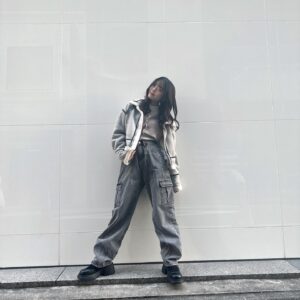 Yuna Hoshino Instagram - SHEINで大量に冬用お洋服購入〜☃️
YouTubeではまた別のコーデを紹介してるのでぜひ！そちらも観てください❄️

ほんとにどれも可愛い、、、🤍🤍

クーポンコード:EBSJP011

割引率：お買い上げ金額1～5,999円まではセール価格より15%OFF、6,000円以上は20%OFFが適用ます！
利用期限：今日〜12月末日

【1コーデ目】

商品名：Honeyspot ランダムパターン ドロップショルダー オーバーサイズ ふわふわニット セーター
商品コード：11981669

商品名：チェーンデコレーション 小銭入れ付き スクエアバッグ
商品コード：11004953

商品名：ブラック エレガント 単色 クラシック レディース ブーツ、ファッショナブル バックファスナー ブーツ シンプルなデザイン
商品コード：7033817

【2コーデ目】

商品名：SHEIN Essnce 3本入り モックネック リブニット セーター
商品コード：5920842

商品名：DAZY レースアップフロント ドロップショルダー Tシャツなし クロップカーディガン
商品コード：23868622

商品名：スクエアトゥ プラットフォーム チャンキーヒール フェイクスエード ソックスブーツ ブラック エレガント 女性向け ファッショナブル 単色 ブーツ
商品コード：11888728

商品名：Honeyspot ハイウェスト フラップポケット カーゴジーンズ
商品コード：14637580

商品名：DAZY バックルのディテール ドロップショルダー テディライン ジッパーアップ ジャケット
商品コード：21354975

【3コーデ目】

商品名：DAZY ジッパーアップ スナップボタン ドローストリング裾 フード付き パッファーコート
商品コード：18219182

商品名：DAZY フォルドプリーツ 腰ポケット ハイウェスト ショートパンツ
商品コード：10456043

商品名：DAZY 文字グラフィック カンガルーポケット ドロップショルダー ドローストリング パーカー
商品コード：22142499

商品名：1個 クラシックレター刺繍野球帽、帽子のつばを増やして顔を小さくします
商品コード：17007453

商品名：ブラック エレガント 単色 クラシック レディース ブーツ、ファッショナブル バックファスナー ブーツ シンプルなデザイン
商品コード：7033817

@shein_japan 
#SHEIN冬の感謝祭
#SHEINGoodFinds
#SHEINforAll #loveshein #ad #saveinstyle