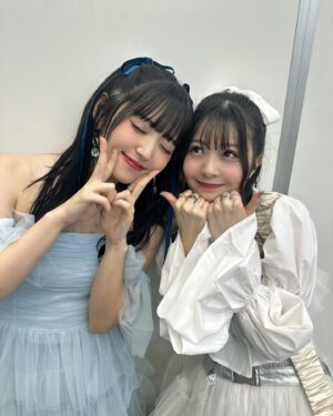 Yuna Hoshino Instagram - #ももいろ歌合戦 の時の
大好きな愛理お姉ちゃんとの写真〜！！！！🩷🩷🩷🩷
衣装もふわふわで髪の毛も似てるね〜って言って撮った写真☺️

 #鹿森姉妹永久不滅です！🔥