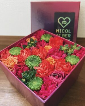 Yuna Taira Instagram - 💜🩷🧩
もうすぐValentineじゃないかっ🍫
お花を贈るのもいいねっ🌹

Thank you @nicolaibergmann 
#nicolaibergmann