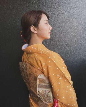 Yuna Taira Instagram - 👘🧡🍂
私のお宮参りに母が着ていたお着物。