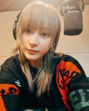Yuna Taira Instagram - 🎙️🎧🩶
最近は新しいことに
チャレンジパラダイスです💥
色んな自分との出会いに
一喜一憂しております🤸‍♀️
4月って感じ？笑

新生活などみんなはどう？
ハリキッテるーー？🌸

凸凹ラジオも聴いてねんっ🎧