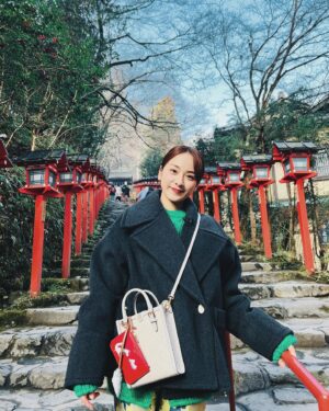 Yuna Taira Instagram - 🐉❤️🧡
#冬の京都2024 
ありがとうございました。

龍が棲まう都
またすぐ行きたいです

@toryburch のドラゴンバッグが
可愛すぎっっ🐉🎈