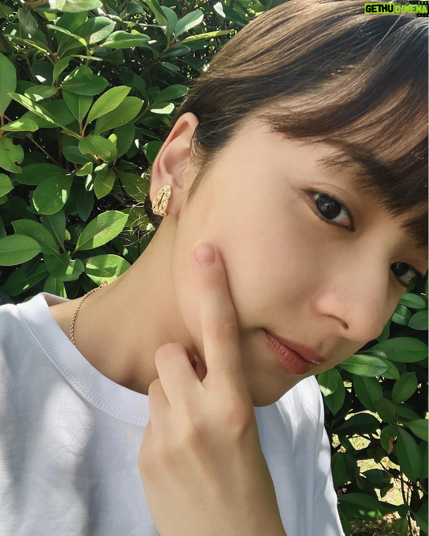 Yuna Taira Instagram - 💙🫧 最近は肌荒れが中々治らず 気になる所にニキパ!プレミアムを貼ってます 薄くて上からメイクも出来るのでとっても 助かるーー✨ #ニキパ #ニキパプレミアム #PR