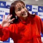 Yuna Taira Instagram - カレンダーお渡し会♡ 今日は沢山の方とお話できて とーーっても幸せなクリスマス プレゼントを頂いた気分です みんなのお陰で私は今日もここに 立ててるんだなぁと思いながら… お顔が見えると最高の笑顔を向けてくれて ありがとう〜って言ってくれて 私の方がとんでもないくらい ありがとう！！の気持ちでいっぱいです😭 会えなくてもコメントやメッセージを 下さってたり何かしらの形で繋がれてる 事本当に嬉しく思います。 満足のいく作品ができて 気持ちサイズのカレンダーは 持って帰るのも大変だよね… でも受け取ってもらえて みんなの背中が愛おしかった 良いお年を〜また来年！と言葉を交わせると 来年も頑張ろう！と更に気が引き締まります。 活力をありがとう！！ みんなに笑顔でいて貰えるように 祐奈2024年も頑張る！！ 全国各地から来て下さって 本当に時間もお金も費やしてくれて ありがとうございます。 初めましての方や嬉しい再会もあって 本当に嬉しかったなぁ〜。 寒い中並んでくださって体が冷えてると 思うのでお風呂で温まってね♡ 今年もたくさんの応援をありがとう ございました🙇‍♀️🙇‍♀️ 私もみんなの事応援してます！！！ また来年っ！！🤝 #長くなっちゃった #愛爆発 #メリークリスマス #YunaFamily