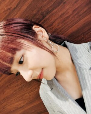 Yuna Taira Instagram - 🩶🩶🩷
早着替えチャレンジ
ヒーハー言いながらも
楽しかったー！！！
ありがとうございました🕺

#櫻井有吉のTHE夜会