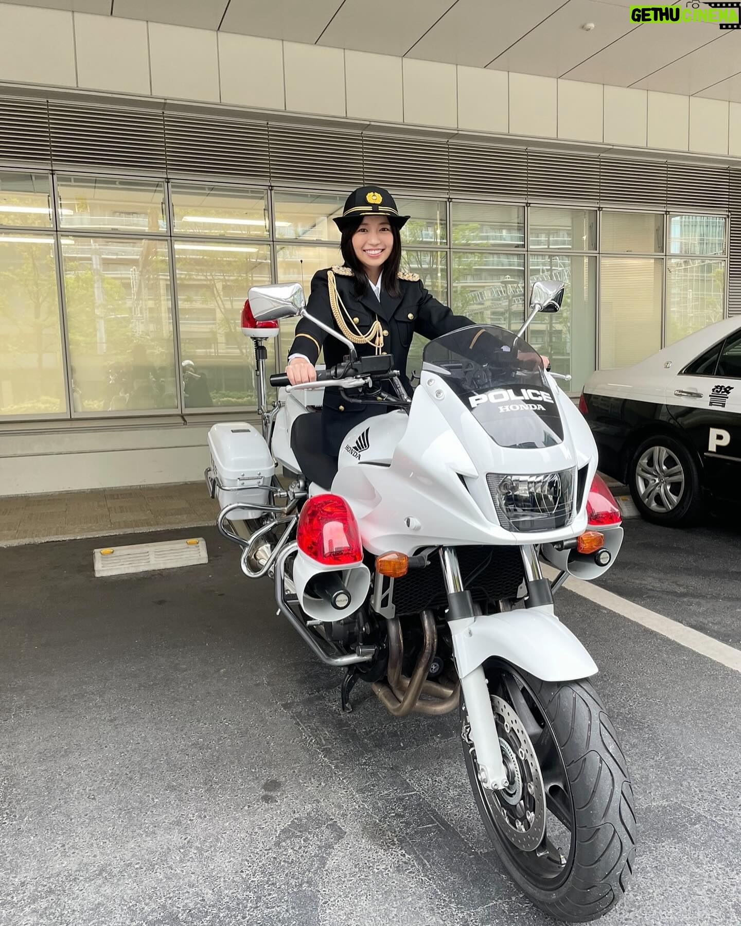 Yuno Ohara - 25.8K Likes - ㅤㅤㅤㅤㅤㅤㅤㅤㅤㅤㅤㅤㅤ
三田警察署の一日警察署長を
務めさせていただきました👮🏻✨
初めての経験で、身に余る光栄です。
そして、特殊詐欺注意喚起トークショーにも
登壇させていただき、
私自身も学ばせていただきました。
詐欺は、被害者だけでなく、
近しい方々の人生も壊してしまうということ。
被害者だけでなく、詐欺に加担する方も、
少しでも減ることを切に願っております。