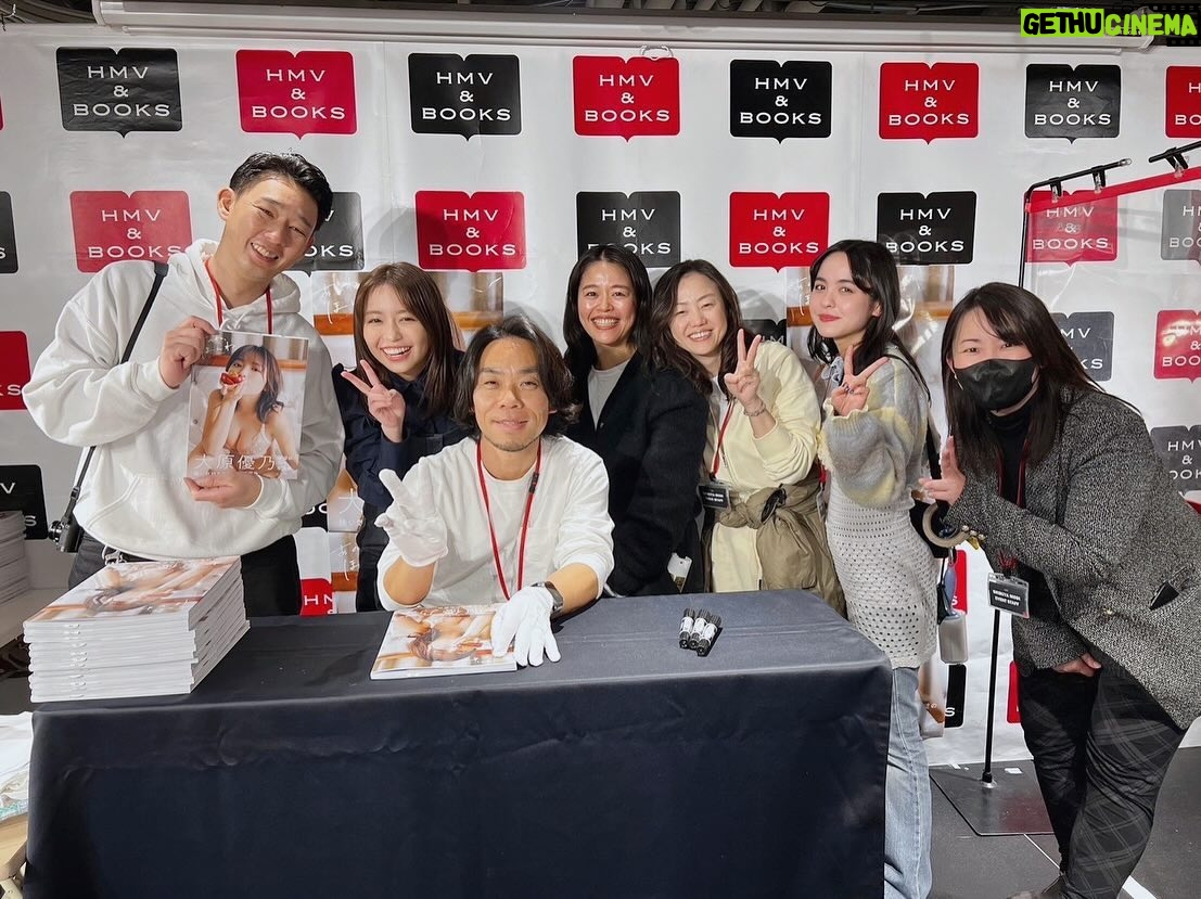 Yuno Ohara Instagram - 3rd写真集に携わってくださったスタッフの皆さんが駆けつけて来て下さり、嬉しかったなぁ。愛とリスペクトでいっぱいのチームです🫶🏻✨