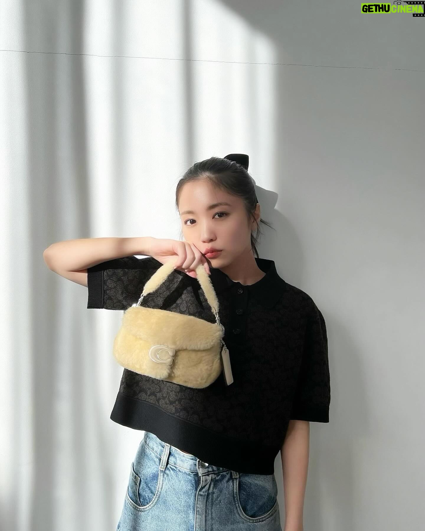 Yuno Ohara Instagram - ㅤㅤㅤㅤㅤㅤㅤㅤㅤㅤㅤㅤㅤ @coach_japan から トップスとバックのgift🎁🩵 ありがとうございます🫶🏻 早速私服コーデ組んでみました☺︎
