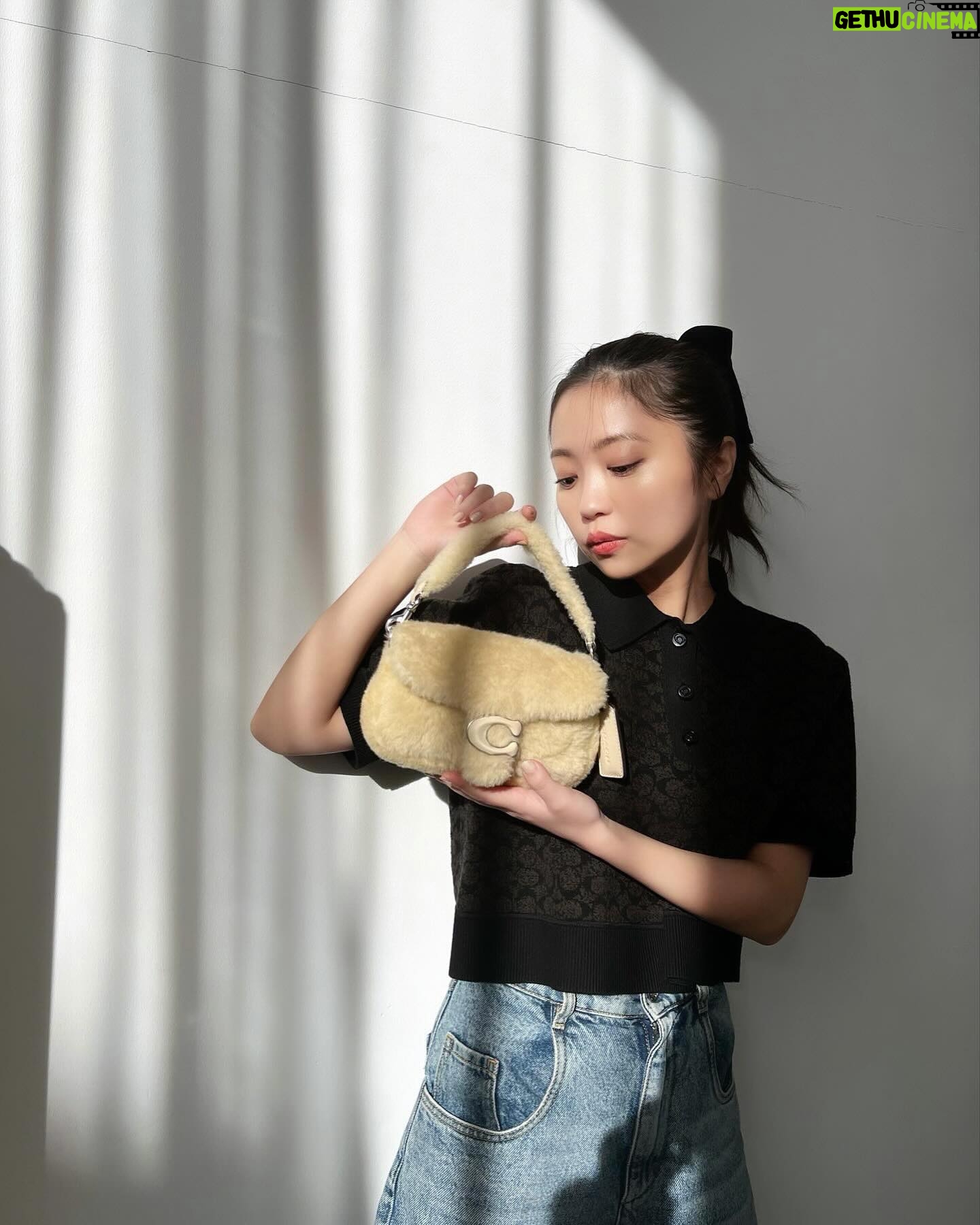 Yuno Ohara Instagram - ㅤㅤㅤㅤㅤㅤㅤㅤㅤㅤㅤㅤㅤ @coach_japan から トップスとバックのgift🎁🩵 ありがとうございます🫶🏻 早速私服コーデ組んでみました☺︎