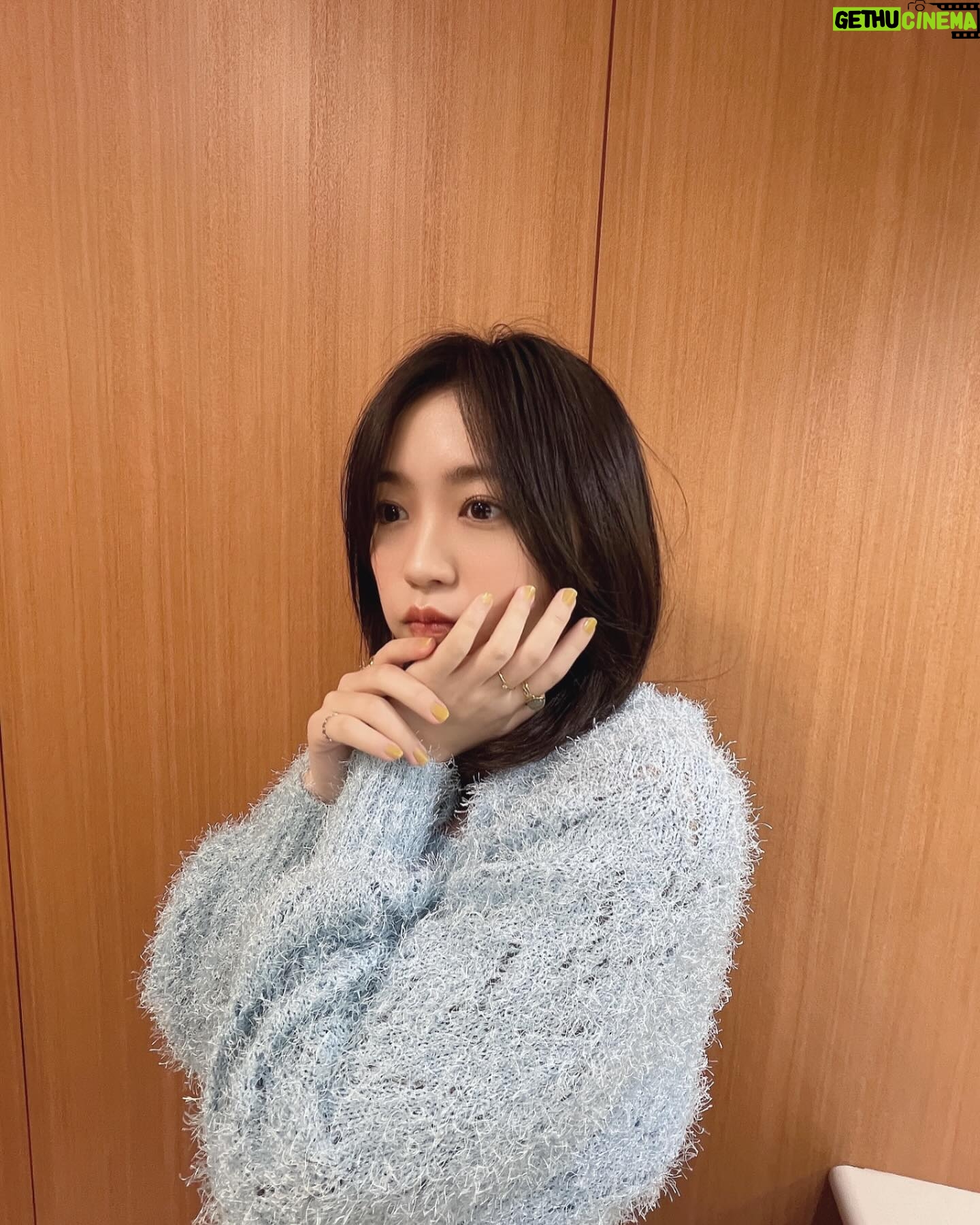 Yuno Ohara Instagram - ㅤㅤㅤㅤㅤㅤㅤㅤㅤㅤㅤㅤㅤ 5/27 8:00〜TBS「ラヴィット」 モグ散歩のロケに行かせていただきました🌷 番組初参加だったので、 ラヴィットカラーのお衣装🐰🩵