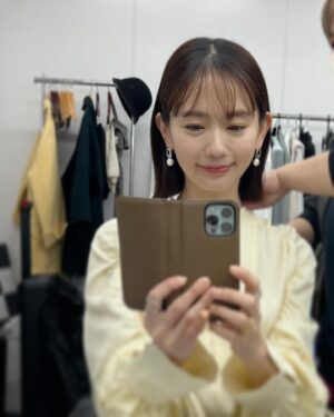 Yuri Nakamura Instagram - 鬼平犯科帳・血闘の取材日でした。
沢山の方にお話を聞いていただき、感謝です。
５月１０日公開。

outfit @ezumi.official 
earrings @____.ree____