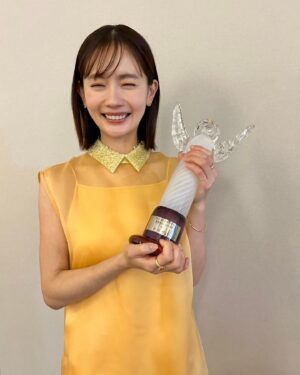 Yuri Nakamura Instagram - 高崎映画祭で着た素敵なお衣装達です。

dress @fabianafilippi / @aoi.1961 
jewelries @kajita_jewellery 

stylist @mikuogawa_stylist

市子、まだまだ上映されています。
Amazonプライムでは配信もされております。