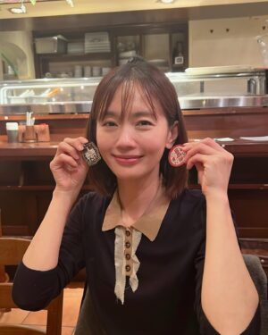 Yuri Nakamura Instagram - 水谷千重子先生の５０周年記念公演以来の…ずっとずっと楽しみにしていた、推し活してきました☺️♥️

お腹よじれる程笑いました😂天才過ぎる😂
大好きだー

まさかのお二人とお写真を撮っていただくなんて…
ガチヲタとしては舞い上がり過ぎました🥹

幸せ過ぎました♡♡
毎年お願いします🥹