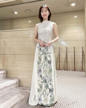 Yuri Nakamura Instagram - #鬼平犯科帳血闘 
東京初日舞台挨拶
最後の写真お眠りに。笑

outfit @murralofficial 
jewelries @tasaki_intl

ありがとうございました♡