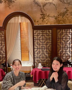 Yuri Nakamura Instagram - お誕生日でした。
１０代からのお友達と♡

こんなに大切な人達に大切にしてもらえて、感謝の気持ちが溢れてくるお誕生日です🥹
メッセージくださった方々、プレゼント送ってくださった方々、本当にありがとうございます🥹

まだ情報解禁前で載せきれていないのもありますが、愛に溢れる方々に囲まれて、本当に本当に幸せ🥹皆さんありがとうございます🥹

嬉しくて困る〜🥹🥹🥹