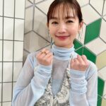 Yuri Nakamura Instagram - あさイチありがとうございました♡ ◆ロケ衣装 outer @tarohoriuchi knit&shirt @amerivintage skirt @leinwande_official ◆スタジオ outfit @08sircus earrings @prmal_jewelry rings @shihara shoes @alm._official
