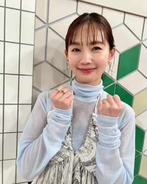 Yuri Nakamura Instagram - あさイチありがとうございました♡

◆ロケ衣装
outer @tarohoriuchi 
knit&shirt @amerivintage 
skirt @leinwande_official 

◆スタジオ
outfit @08sircus 
earrings @prmal_jewelry 
rings @shihara 
shoes @alm._official