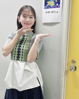 Yuri Nakamura Instagram - 日曜日の初耳学のお衣装👗

outfit @un3d_official 
accessories @eney_jewelry

そして明日はいよいよ鬼平犯科帳・血闘、公開初日です！
東京、大阪と参ります！
会いに来てくださると嬉しいです☺️

明日の１１時５０分放送フジテレビ、ぽかぽかに松本幸四郎さんと生出演します。
そちらもよろしくお願いします(^^)