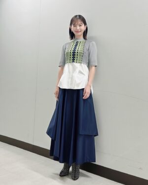 Yuri Nakamura Instagram - 日曜日の初耳学のお衣装👗

outfit @un3d_official 
accessories @eney_jewelry

そして明日はいよいよ鬼平犯科帳・血闘、公開初日です！
東京、大阪と参ります！
会いに来てくださると嬉しいです☺️

明日の１１時５０分放送フジテレビ、ぽかぽかに松本幸四郎さんと生出演します。
そちらもよろしくお願いします(^^)