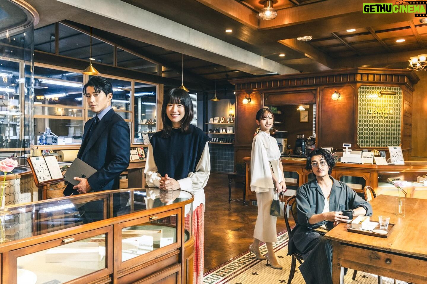 Yuri Nakamura Instagram - 頑張ります☺️ よろしくお願いします。 Netflix新作ロマンスシリーズ 出演:小栗旬、ハン・ヒョジュ、中村ゆり / 赤西仁 監督:月川翔 脚本:キム・ジヒョン 脚本協力:岡田惠和 撮影:山田康介 プロダクション・デザイナー:イ・ハジュン 編集:ヤン・ジンモ 音楽:ダルパラン エグゼクティブプロデューサー:岡野真紀子(Netflix) 制作・ショーランナー:イム・スンヨン 企画:パク・ソヨン プロデューサー:キム・ヨンオン、チェ・ギヨン、キム・クンシル、永井拓郎、大崎真緒 制作:YONG FILM、RYU FILM 制作協力:RIKIプロジェクト 原作:映画「Les Émotifs anonymes」 (監督:Jean-Pierre Ameris、脚本:Jean Pierre Ameris and Philippe Blasband) 製作:Netflix 配信:2025年Netflixにて世界独占配信