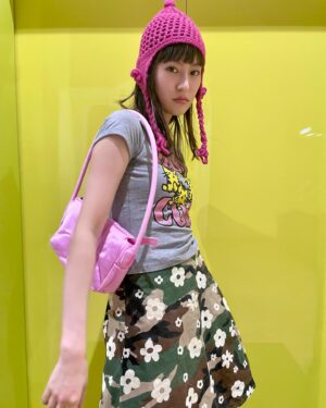 Yuri Tsunematsu Instagram - 🐈‍⬛ ྀི🪽
久しぶりの #恒私服 🫶⭒₊ ⊹₊ ⊹
@heavn のバックが可愛すぎ🧸🎀　

ニット帽は #ツネままの手編み ⊹♡