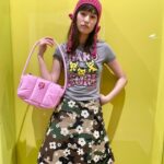 Yuri Tsunematsu Instagram - 🐈‍⬛ ྀི🪽 久しぶりの #恒私服 🫶⭒₊ ⊹₊ ⊹ @heavn のバックが可愛すぎ🧸🎀　 ニット帽は #ツネままの手編み ⊹♡