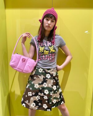 Yuri Tsunematsu Instagram - 🐈‍⬛ ྀི🪽
久しぶりの #恒私服 🫶⭒₊ ⊹₊ ⊹
@heavn のバックが可愛すぎ🧸🎀　

ニット帽は #ツネままの手編み ⊹♡