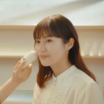 Yuri Tsunematsu Instagram - IPSAの新CMが本日から解禁✨ 今回も楽しく撮影に参加させて頂きました‼︎ YouTubeでは約3分のショートドラマも公開中です🎥 沢山の光に包まれながら撮影したシーンが印象的でした🤍 お茶を飲んだ後のカメラワークもお気に入り！ 是非ショートドラマもご覧下さい‼︎ #IPSA　#イプサ　#素肌からわたしの自信をつくろう #恒松祐里