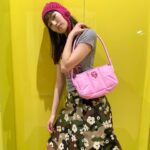 Yuri Tsunematsu Instagram - 🐈‍⬛ ྀི🪽 久しぶりの #恒私服 🫶⭒₊ ⊹₊ ⊹ @heavn のバックが可愛すぎ🧸🎀　 ニット帽は #ツネままの手編み ⊹♡