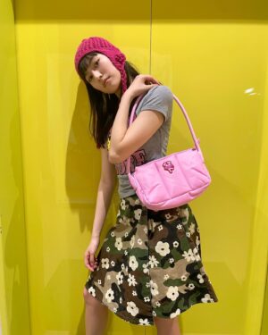 Yuri Tsunematsu Instagram - 🐈‍⬛ ྀི🪽
久しぶりの #恒私服 🫶⭒₊ ⊹₊ ⊹
@heavn のバックが可愛すぎ🧸🎀　

ニット帽は #ツネままの手編み ⊹♡