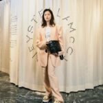 Yuri Tsunematsu Instagram – 🍇♻︎👜
舞台休演日に伊勢丹新宿店の1階にお邪魔してきました✨

今日から16日まで、ステラ マッカートニーが国内初となる“ステラズ サステナブル マーケット（Stella’s  Sustainable Market）”を開催しています！

私が身に付けているバッグはブドウの廃棄物からなる代替レザーを使用して作られたもの！！
シャンパンの製造に際して廃棄される、ブドウの茎部分などを集めて粉砕、専用の布に統合し、ヴィーガンレザーとして生まれ変わらせているそうです🍇
他にもサステナブルな商品が沢山あり、今はこんな技術があるんだ…！と感動しました✨

本館3階では、「ステラマッカートニー」を象徴する、設立から現在までのコレクションピースを展示、販売しています。今でも色褪せないデザインのお洋服たちに心躍りました！

皆さんもお時間がありましたら是非覗いてみては如何でしょうか☺️

@stellamccartney
#StellasSustainableMarket #StellaMcCartneyxIsetan #stellamccartney 
#pr
